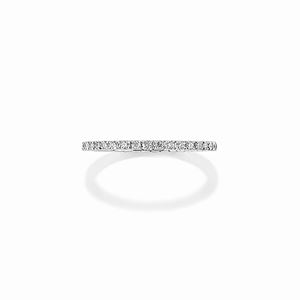  - A 18K white gold and diamond ring