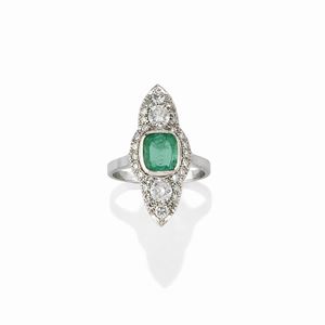  - Anello con smeraldo e diamanti