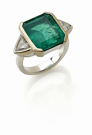 ANELLO IN ORO, SMERALDO E DIAMANTI