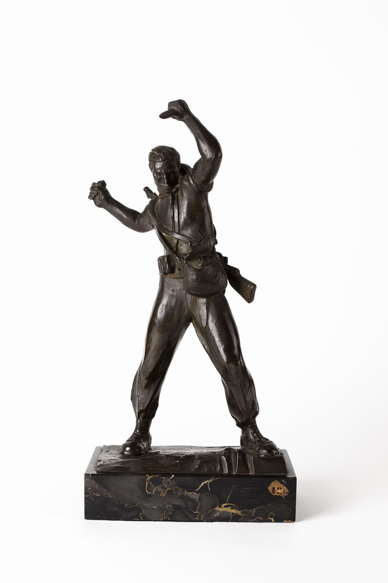 Publio Morbiducci - Milite dell'Africa Orientale italiana, scultura in bronzo su base in marmo, 1...