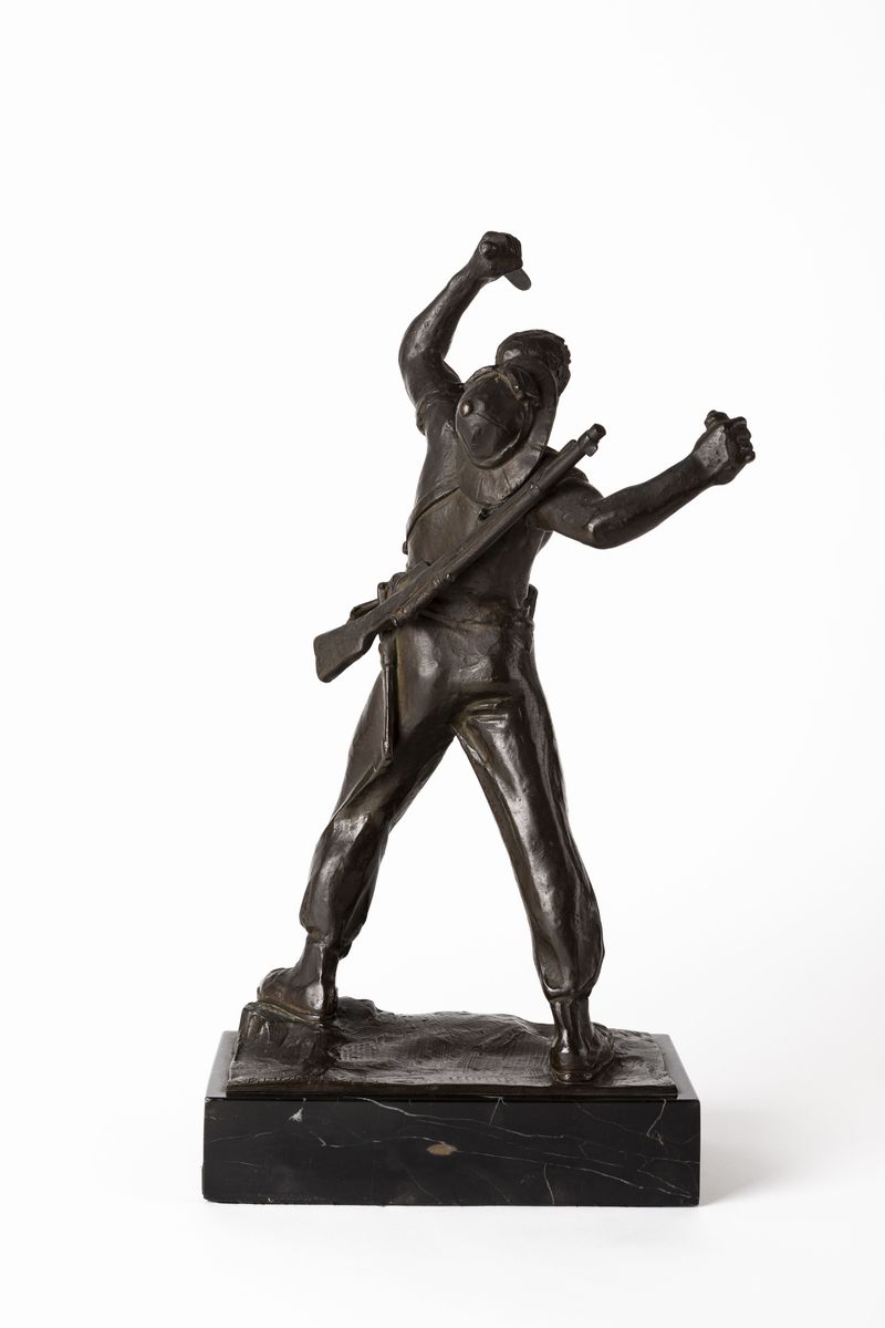 Publio Morbiducci - Milite dell'Africa Orientale italiana, scultura in bronzo su base in marmo, 1...