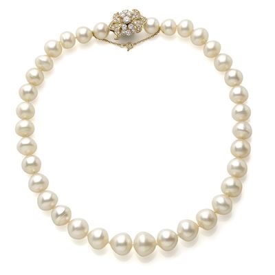 Bulgari, Collana in perle e diamanti con chiusura in oro giallo 18K