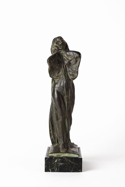 Sconosciuto, Giovane donna velata, scultura in bronzo