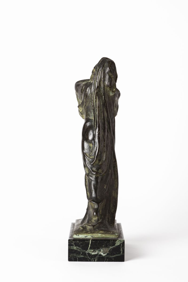 Scuola Italiana, Fine XIX - Inizi XX Secolo - Sconosciuto, Giovane donna velata, scultura in bron...