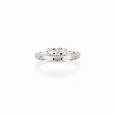 Anello in oro bianco 18K con diamanti taglio brillante