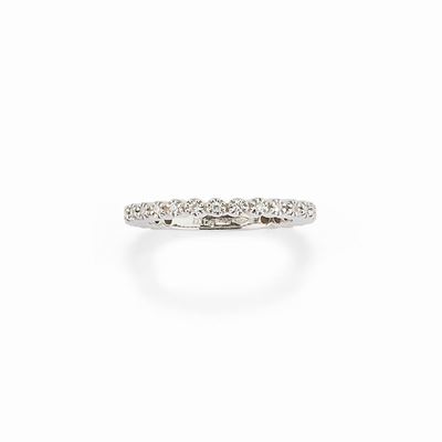 Anello in oro bianco 18K con diamanti a taglio brillante