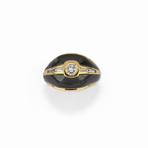 A 18K yellow gold, metal and diamonds ring