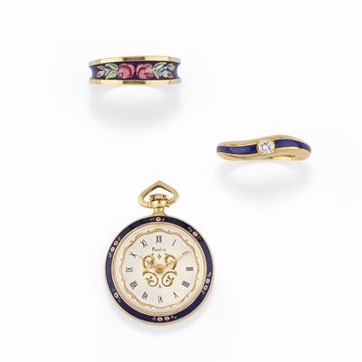 Monachina in oro giallo 18K con due anelli decorati in smalto e diamante