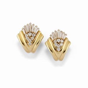 A 18K yellow gold and diamond earrings