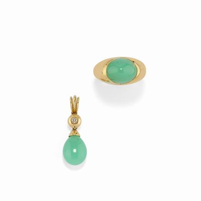 Anello e pendente in oro giallo 18K con giada di imitazione e diamante di circa 0,10 ct