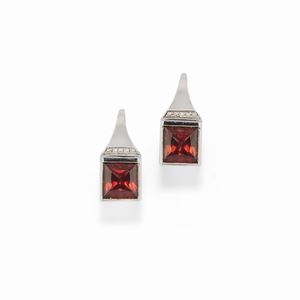 A 18K white gold, garnets and diamond earrings, Falliva Panizzi