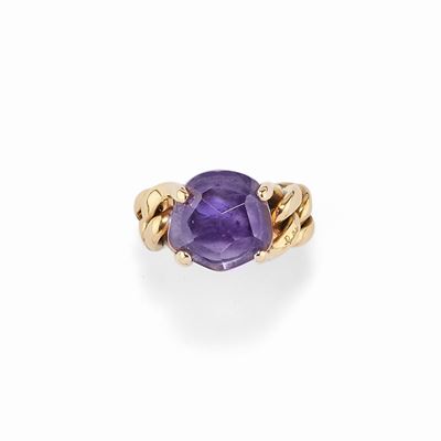 Anello con ametista sfaccettata in oro giallo 18K, circa 1990