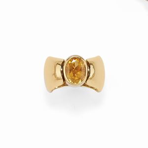 A 18k yellow gold with citrine quarz ring
