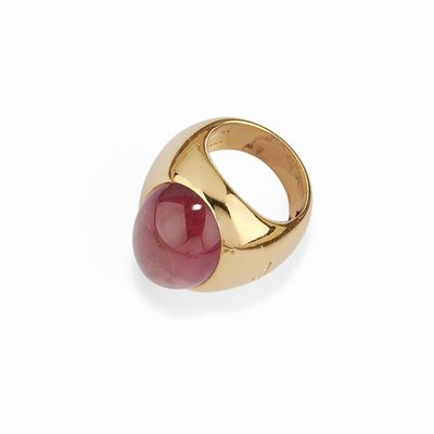 Anello in oro giallo 18K con tormalina rosa, circa 1990