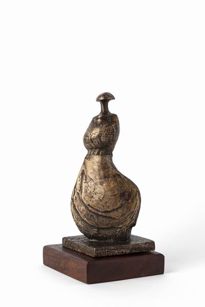 Standing Woman Shell Skirt, bronzo, 1975, h 17,1 cm