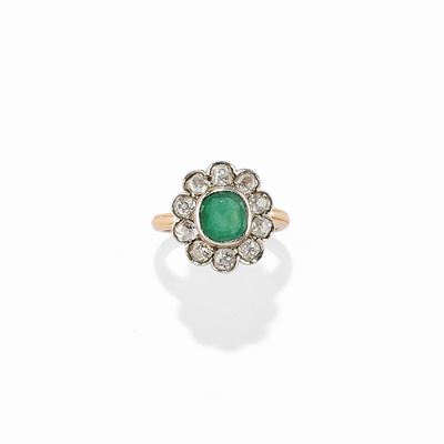 Anello in oro giallo 18K e argento con smeraldo ovale di ct 1,30 e diamanti a fiore