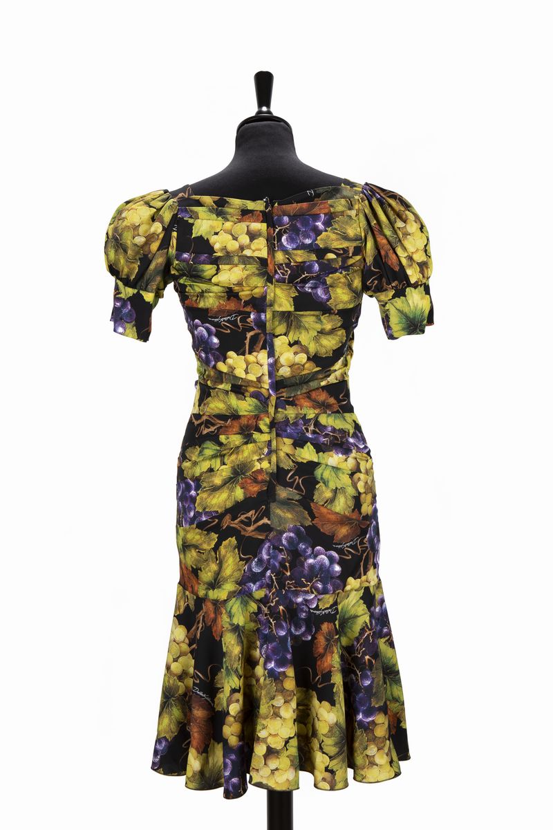Dolce & Gabbana - Abito corto in seta con stampa di grappoli d'uva