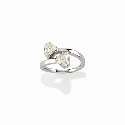Anello in oro bianco 18K con diamanti taglio cuore, ct 1,01