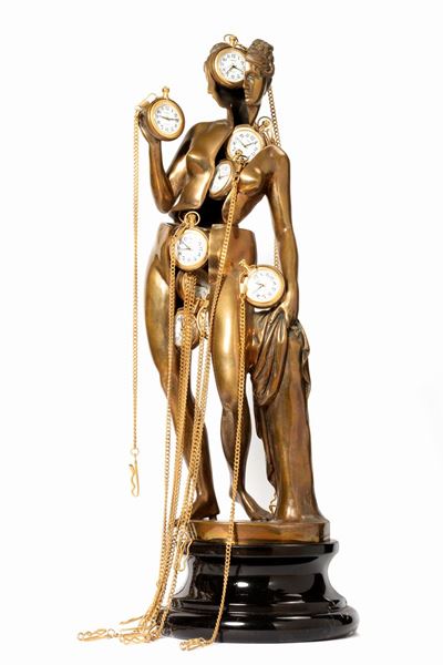 Venere con orologi, bronzo patina bruna e orologi da tasca su base in marmo