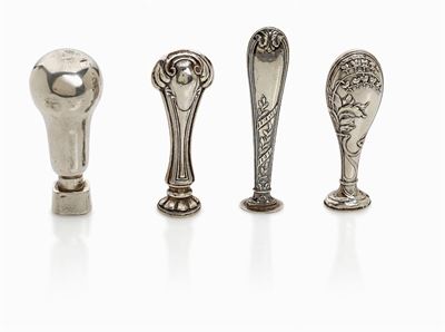 Sigilli d'epoca in argento, lotto di quattro esemplari con incisioni diverse