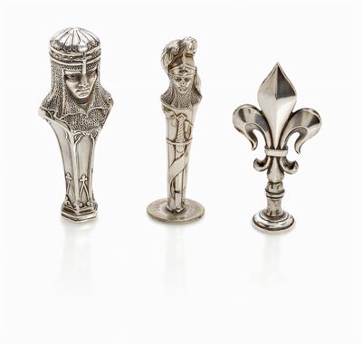 Tre sigilli d'epoca in argento, raffiguranti giglio fiorentino e soldati con armatura
