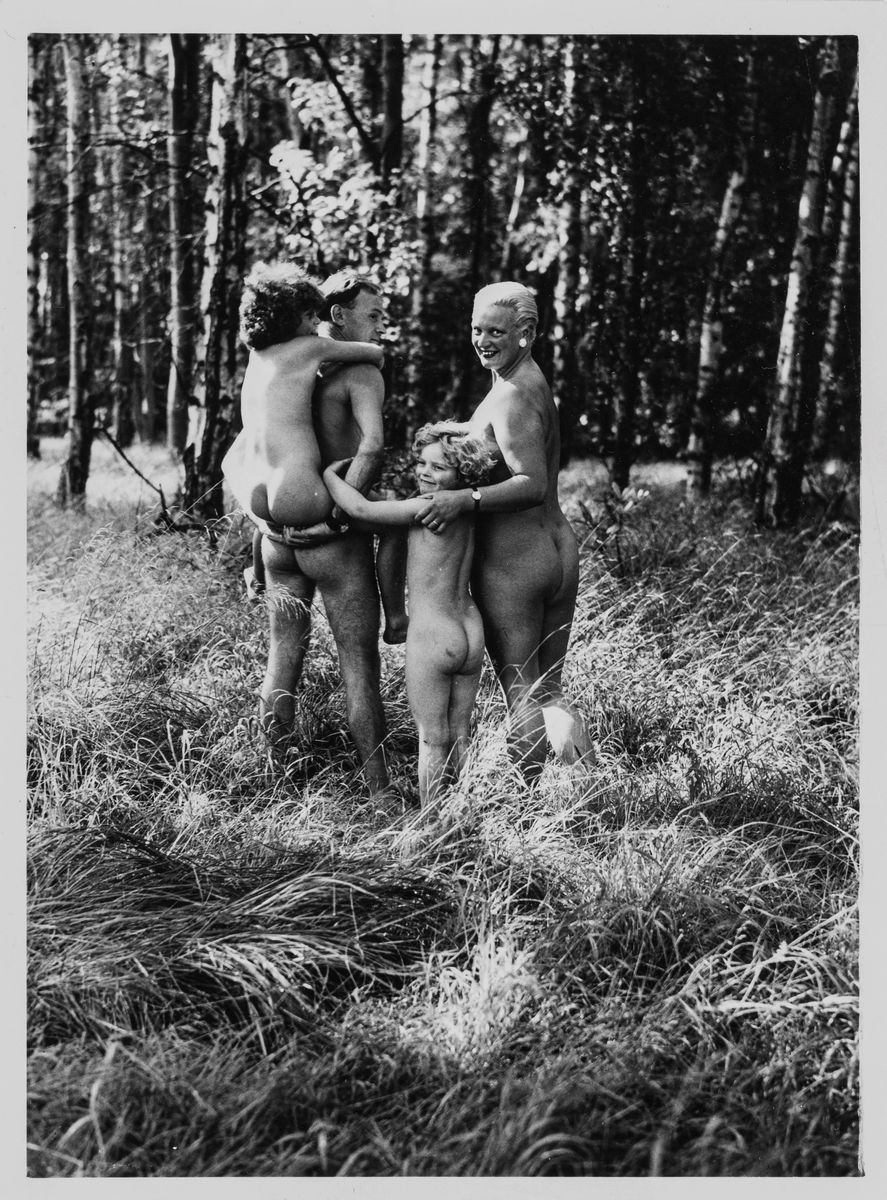 Gianni Piccione - Sesto Congresso Mondiale Nudisti - Due stampe vintage alla gelatina ai sali d’a...