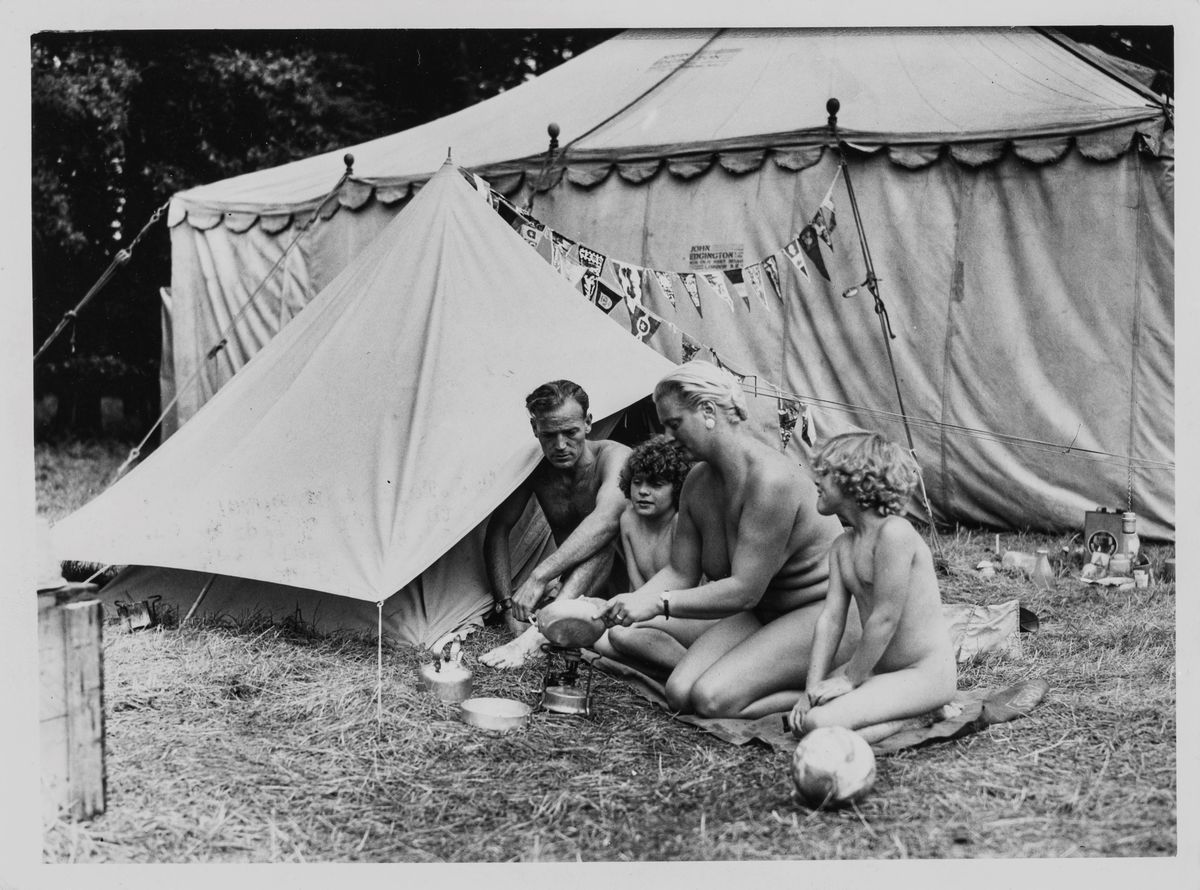 Gianni Piccione - Sesto Congresso Mondiale Nudisti - Due stampe vintage alla gelatina ai sali d’a...