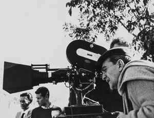 Luchino Visconti e Marcello Mastroianni in “Lo Straniero”