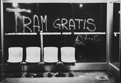 Milano: alla fermata del Tram, stampa vintage alla gelatina ai sali d’argento