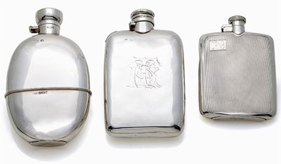 Lotto di tre fiaschette porta liquore, argento, diverse epoche e marchi