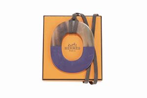 Collana con pendente in corno e lacca 