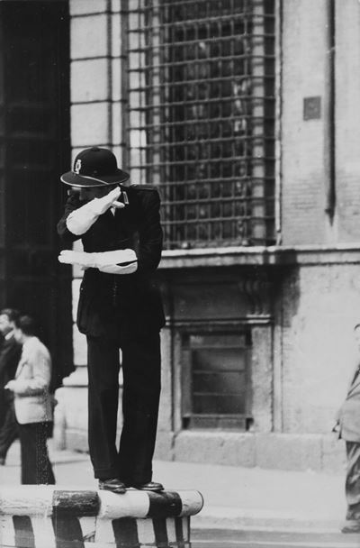 Senza titolo (Vigile, Roma), Stampa vintage alla gelatina ai sali d'argento