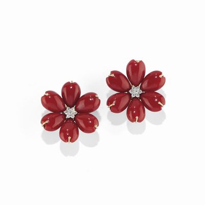Orecchini con corallo rosso e diamanti, oro bicolore 18K