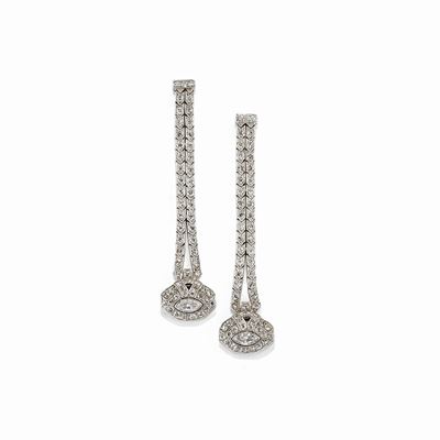 Orecchini in oro bianco 18K con diamanti, circa 1920