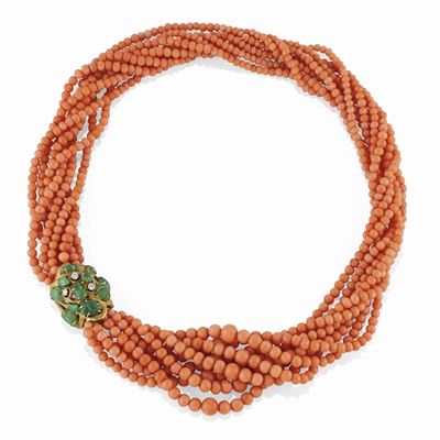 Collana in oro giallo 18K con corallo, diamanti e smeraldi