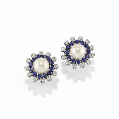 Orecchini in oro bianco 18K con zaffiri, diamanti e perle coltivate
