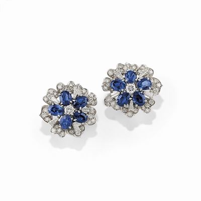 Orecchini in oro bianco 18K con zaffiri e diamanti