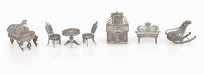 Set di sette pezzi in filigrana d'argento, raffigurante un salotto