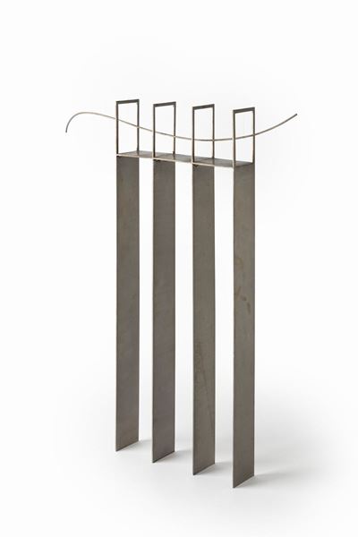 La clavicola, scultura in inox e nylon del 1971