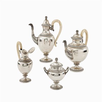 Servizio da tè e caffè in argento, Italia XX secolo, composto da caffettiera, teiera, lattiera e ...