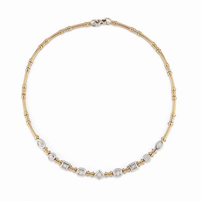 Collana in oro bicolore 18K con diamanti taglio brillante, ovale, princess e marquise, totale ct ...