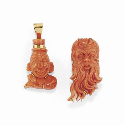 Pendente e spilla con corallo rosso-arancio in oro giallo 18K