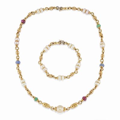 Demi-parure in oro giallo 18K con perle coltivate, rubini, zaffiri e smeraldi