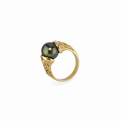 Anello con perla di Tahiti e diamanti in oro giallo 18K