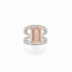  - A 18K white gold, pink stone and diamonds ring