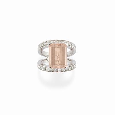 Anello, Diamanti e Kunzite taglio rettangolare in oro bianco 18K