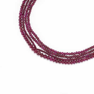 Collana con sfere di rubini taglio cabochon