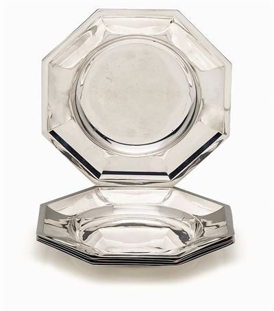 Set di sei piatti in argento, forma ottagonale, fine XIX secolo - inizio XX secolo