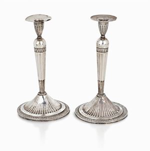 COPPIA DI CANDELIERI IN ARGENTO, PRIMA META’ SECOLO XIX