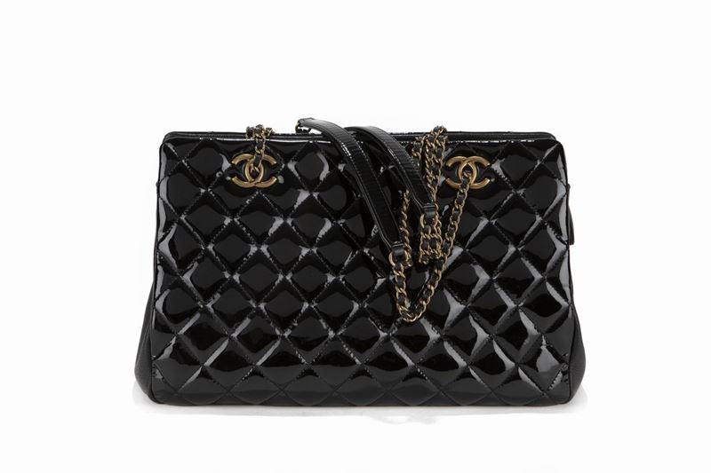 Chanel, a black leather 'Jumbo Flap Bag', 1980's/90's. - Bukowskis
